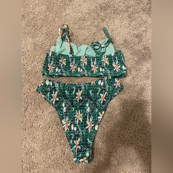 Cute smock floral bathing suit - Picture 2 of 2